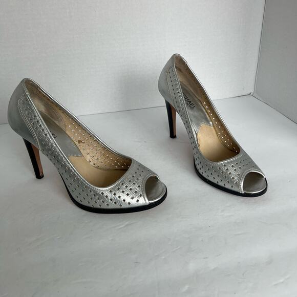 MICHAEL KORS Women’s Laser Cut SILVER Peep Toe Stiletto Pump Heel Shoes Sz 8.5M - Picture 3 of 8